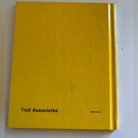 VINTAGE 1981 RAINY DAY SURPRISES YOU CAN MAKE Hardcover Crafting Book USED - Picture 6 of 8